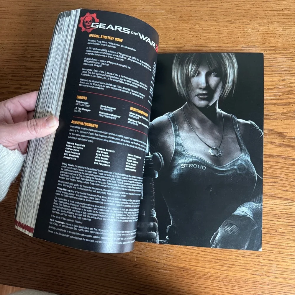 Gears of War 3 Official‎ Game Guide Book Epic Games Strategy Walkthrough